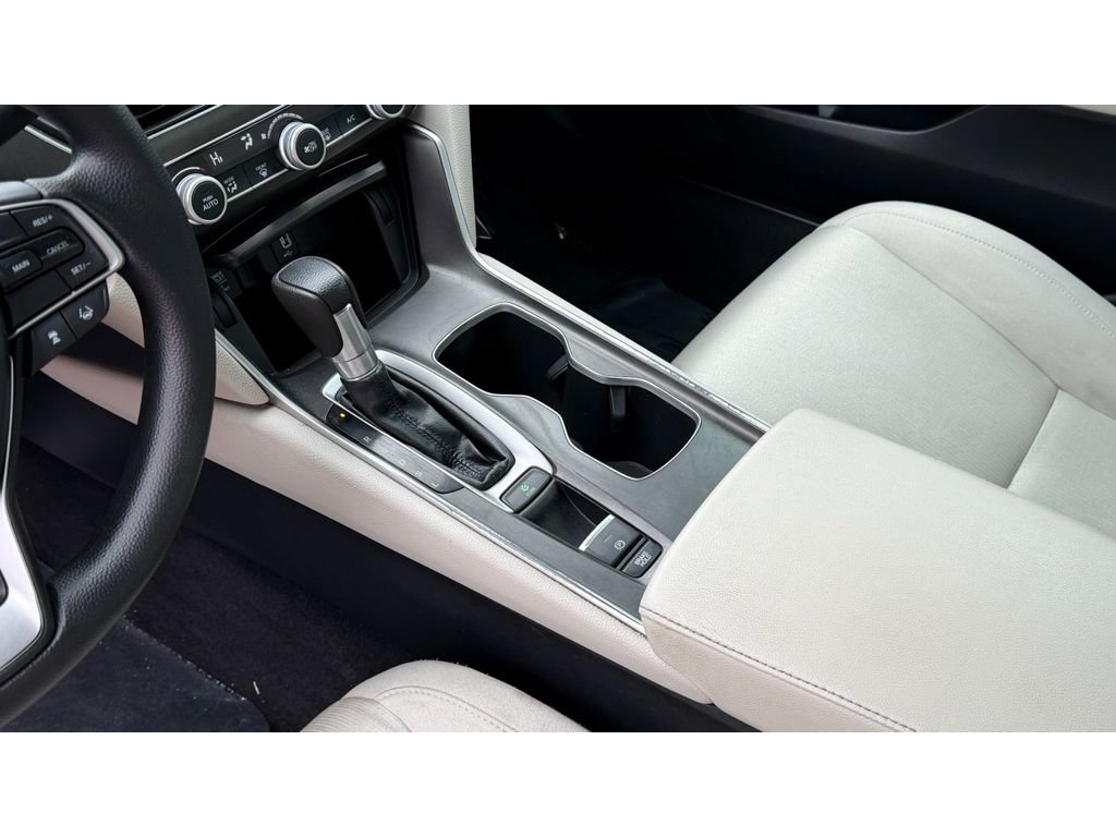 Used 2018 Honda Accord LX image 10