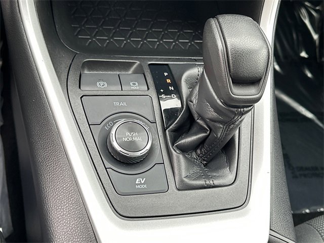 Certified 2021 Toyota RAV4 LE image 27