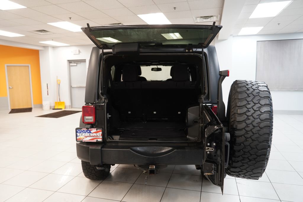 Used 2013 Jeep Wrangler Unlimited Rubicon w/ Connectivity Group image 9