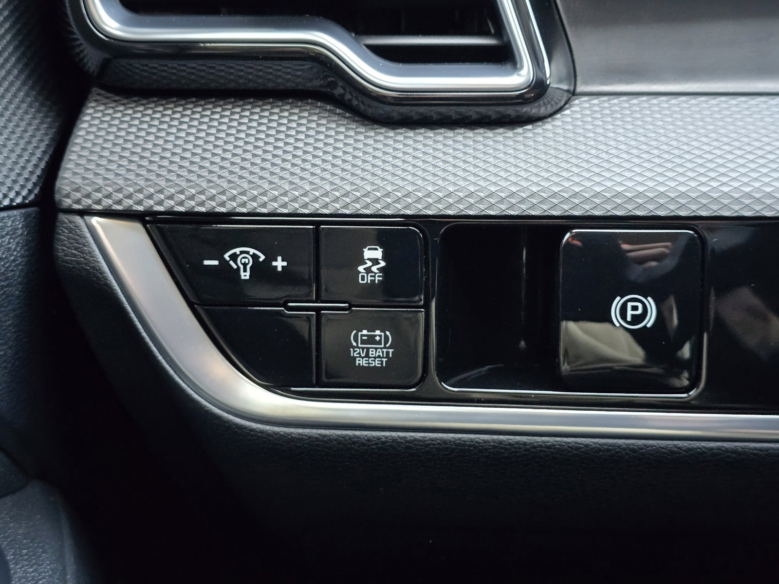 Used 2025 Kia Sportage LX image 21