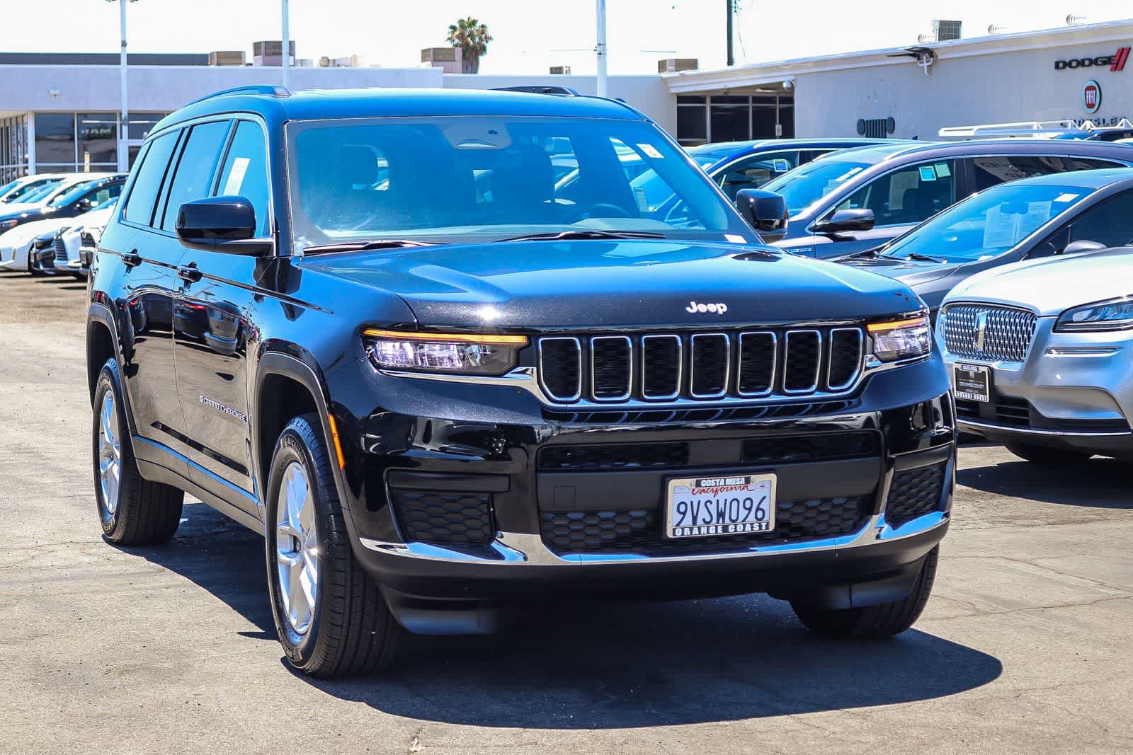 Used 2025 Jeep Grand Cherokee L Laredo RWD image 3