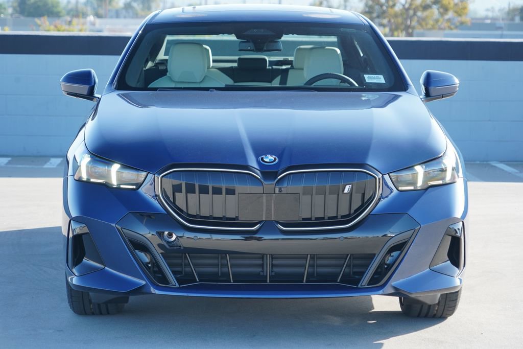 New 2026 BMW i5 eDrive40 w/ M Sport Package RWD image 2