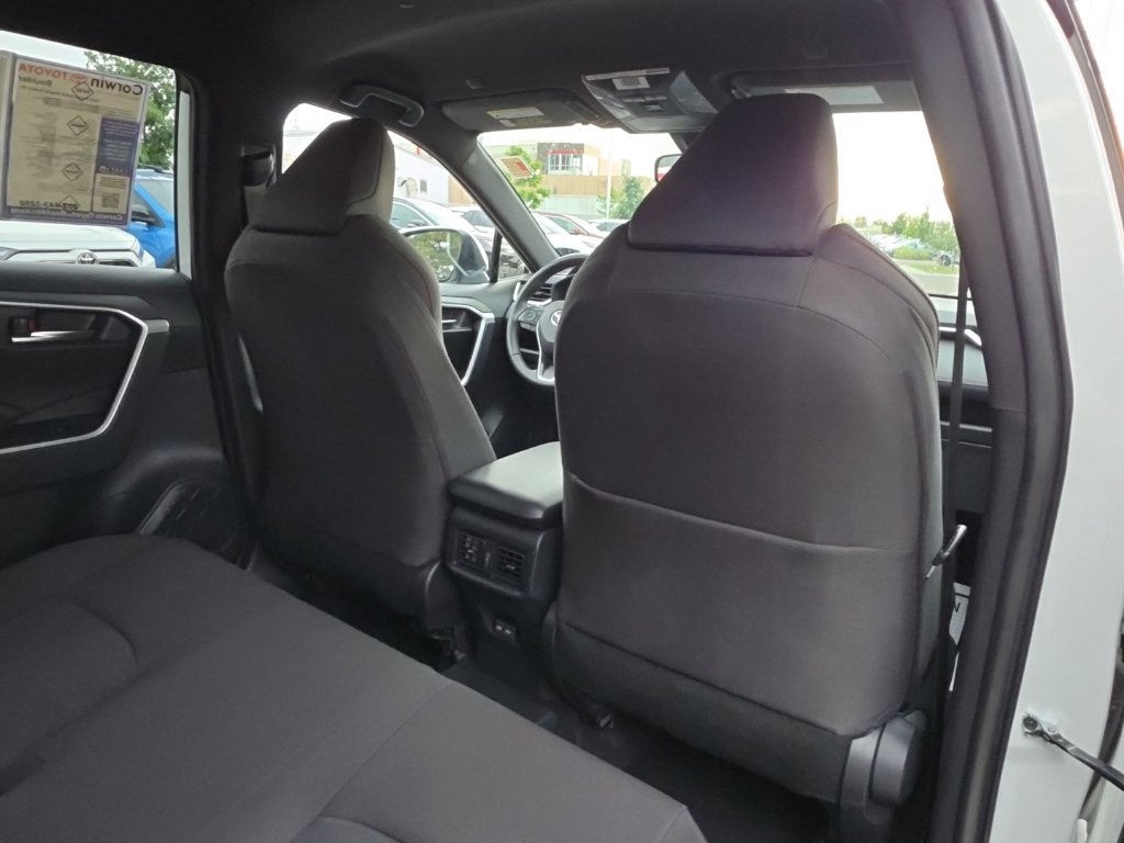 Used 2025 Toyota RAV4 SE AWD/4WD image 17