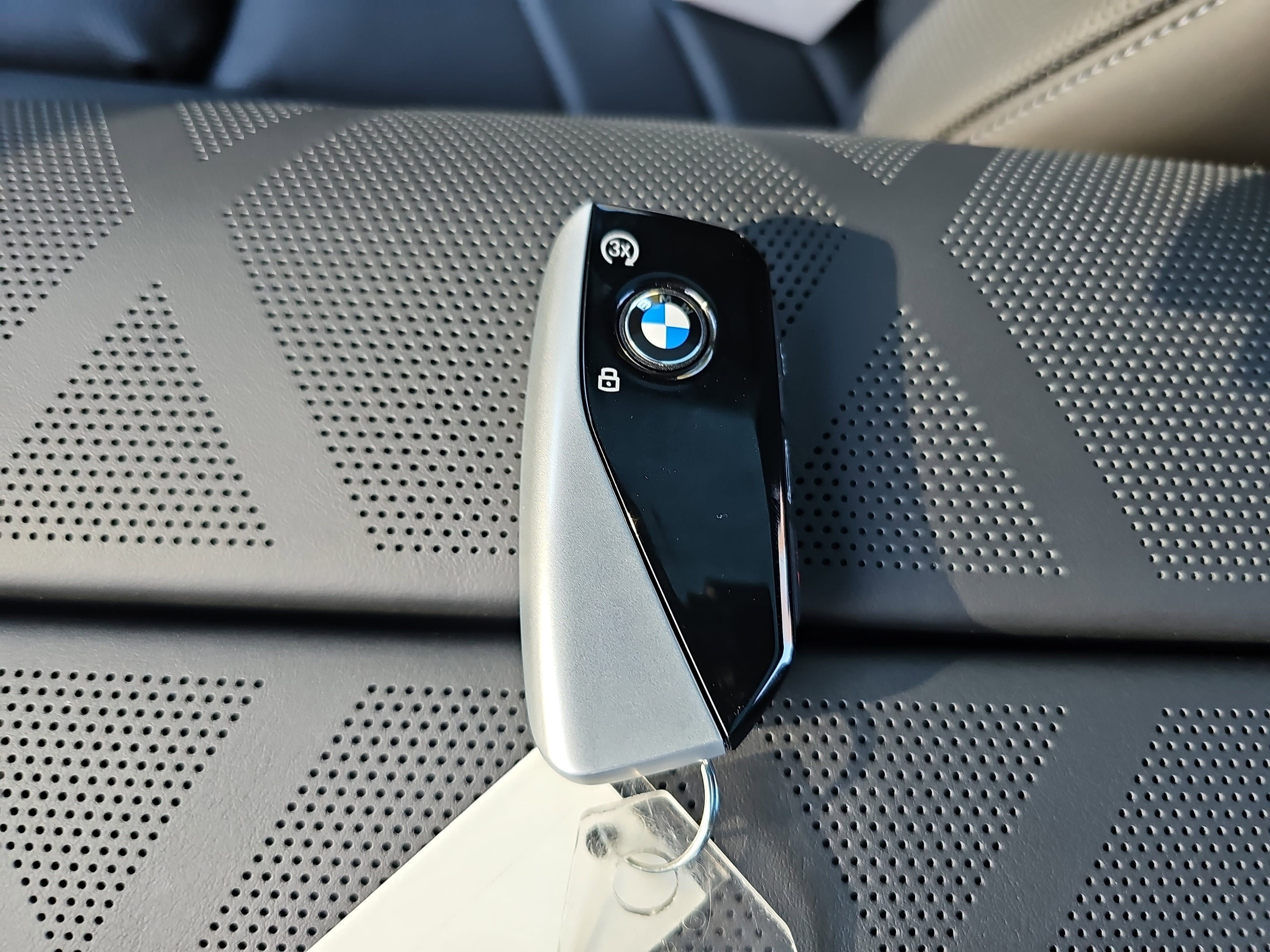 New 2026 BMW 740i image 38