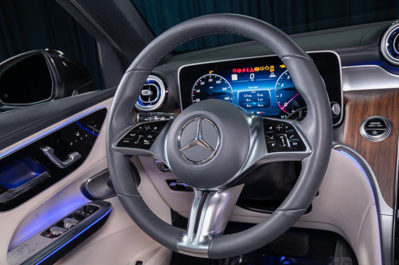 Used 2025 Mercedes-Benz GLC 300 image 18