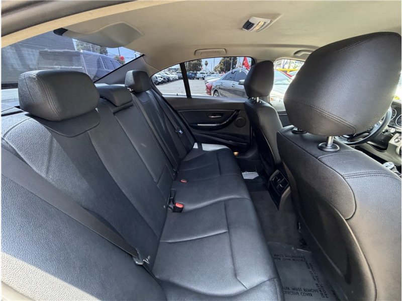 Used 2018 BMW 320i Sedan RWD image 27