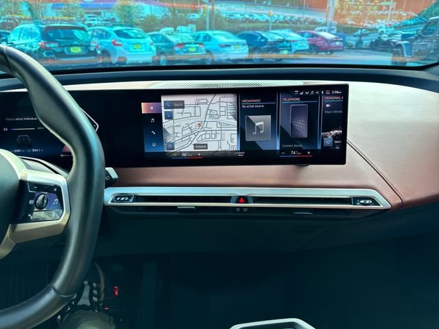 Used 2022 BMW iX xDrive50 w/ Sport Package image 26