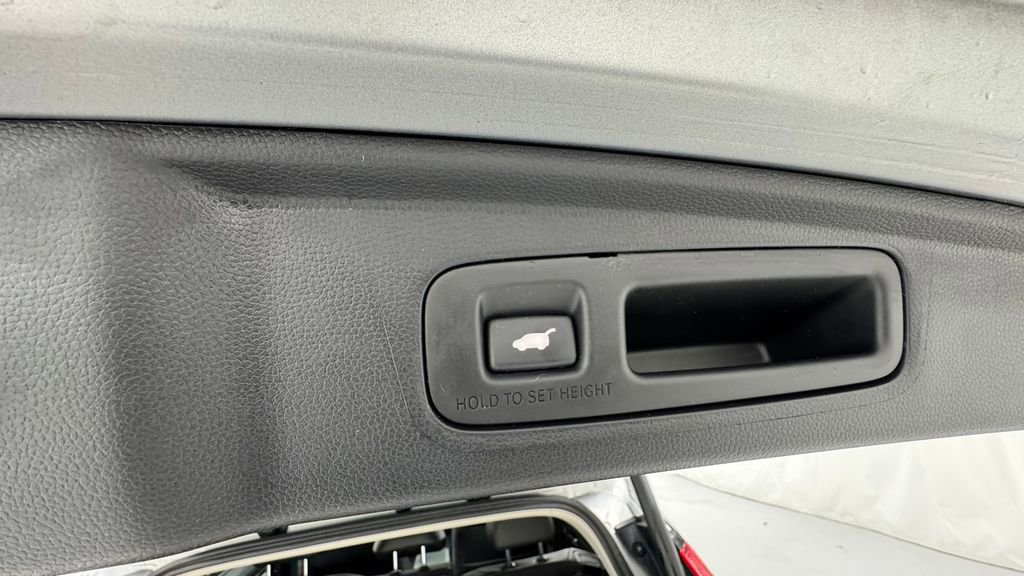 Used 2025 Honda CR-V EX-L image 16