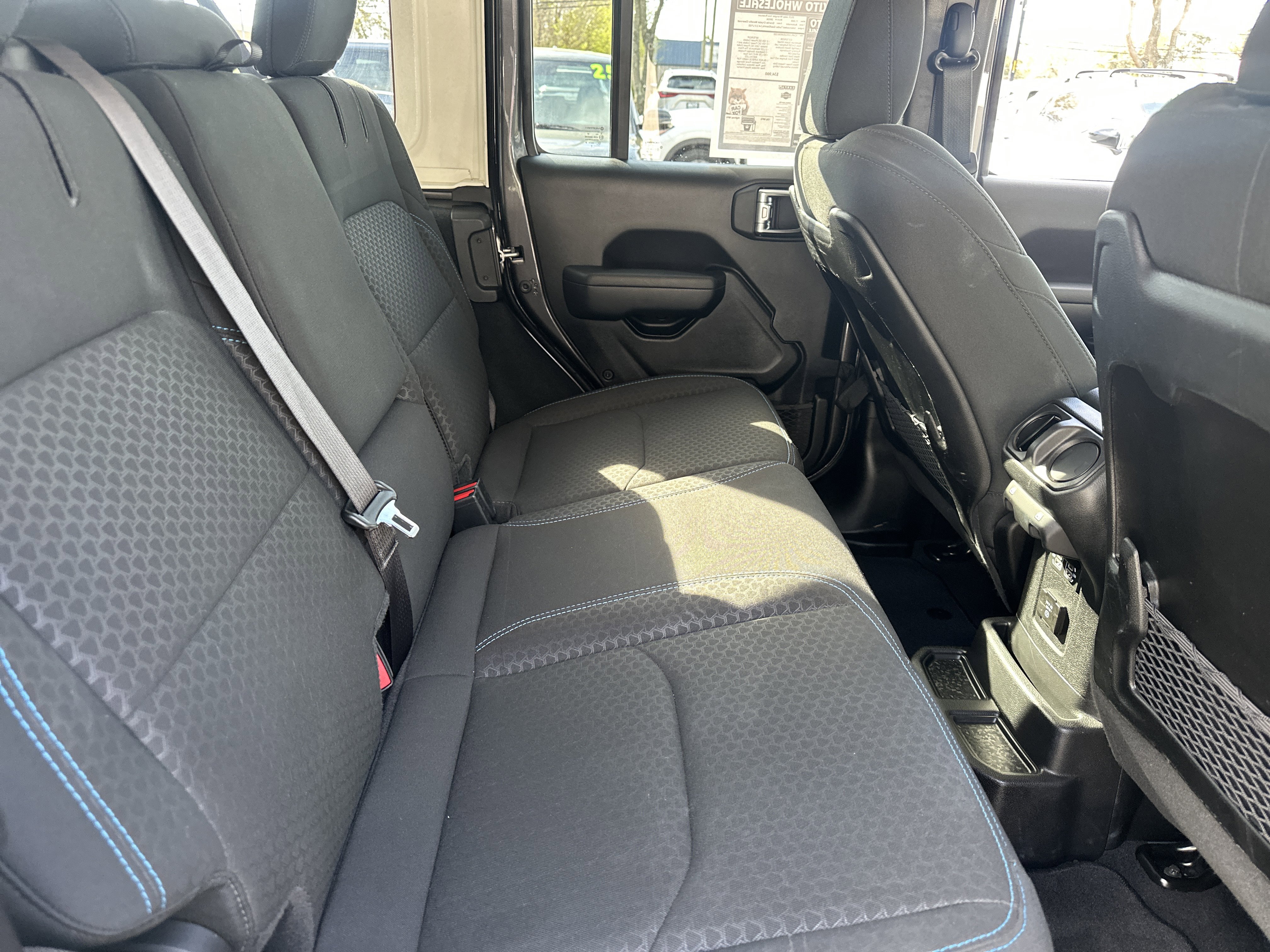 Used 2025 Jeep Wrangler Unlimited Rubicon 4xe w/ Convenience Group AWD/4WD image 14