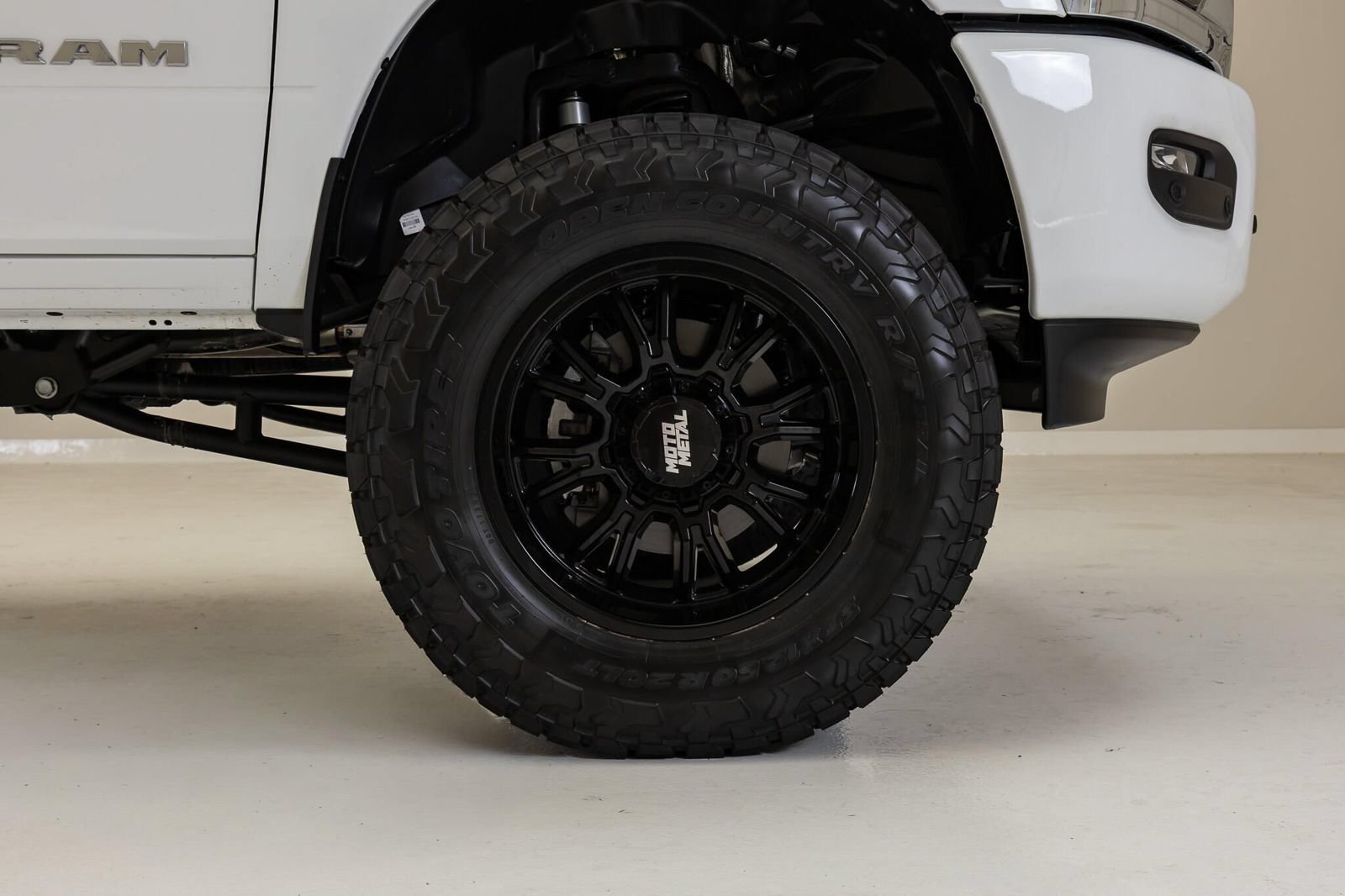 Used 2026 RAM 2500 Laramie AWD/4WD image 12