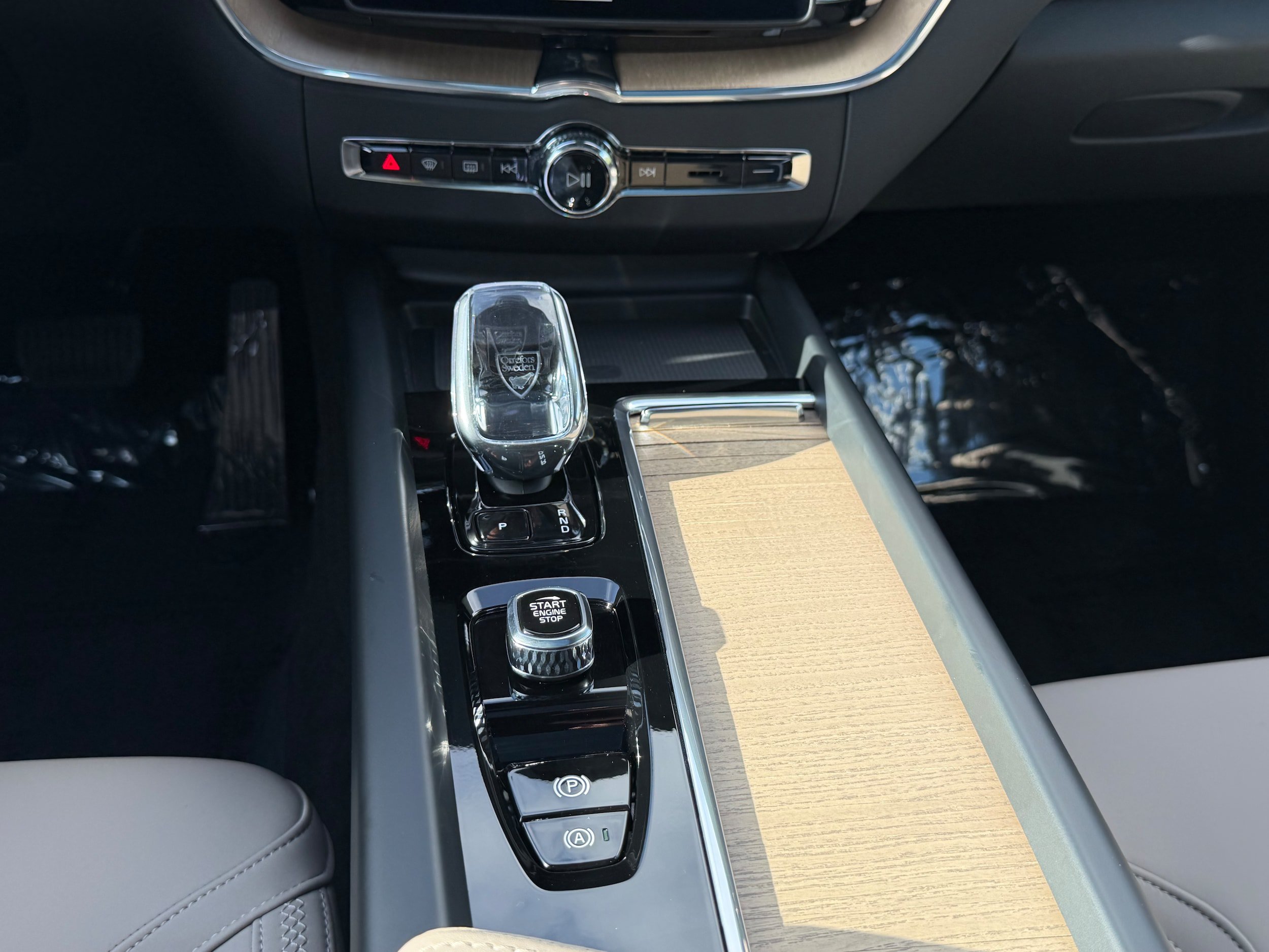 Certified 2026 Volvo XC60 T8 Plus AWD/4WD image 15