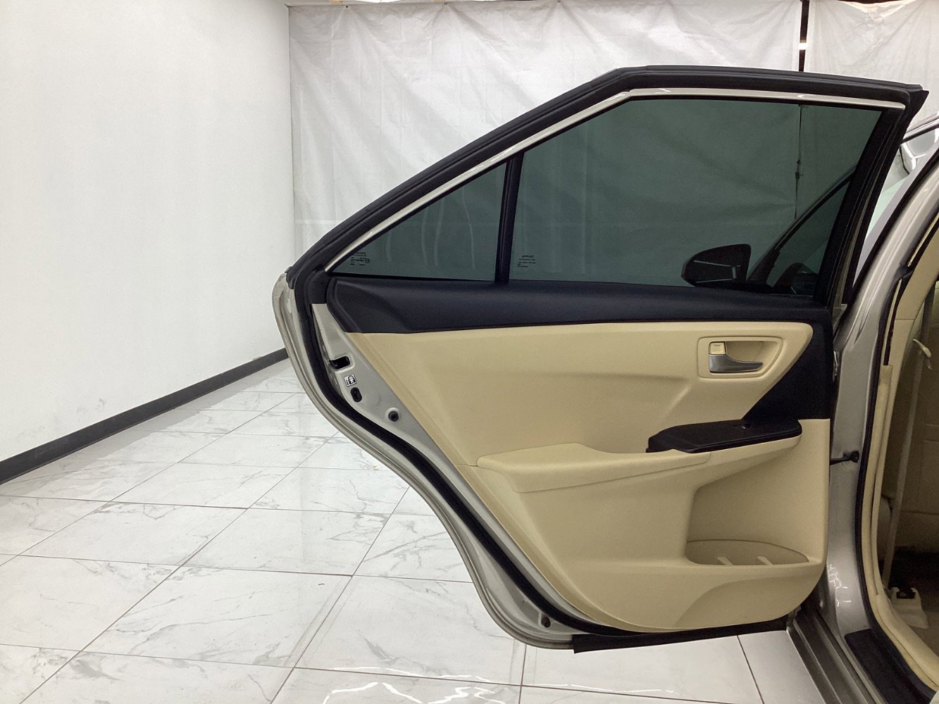 Used 2015 Toyota Camry LE FWD image 24