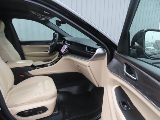 Used 2023 Jeep Grand Cherokee L Limited AWD/4WD image 23