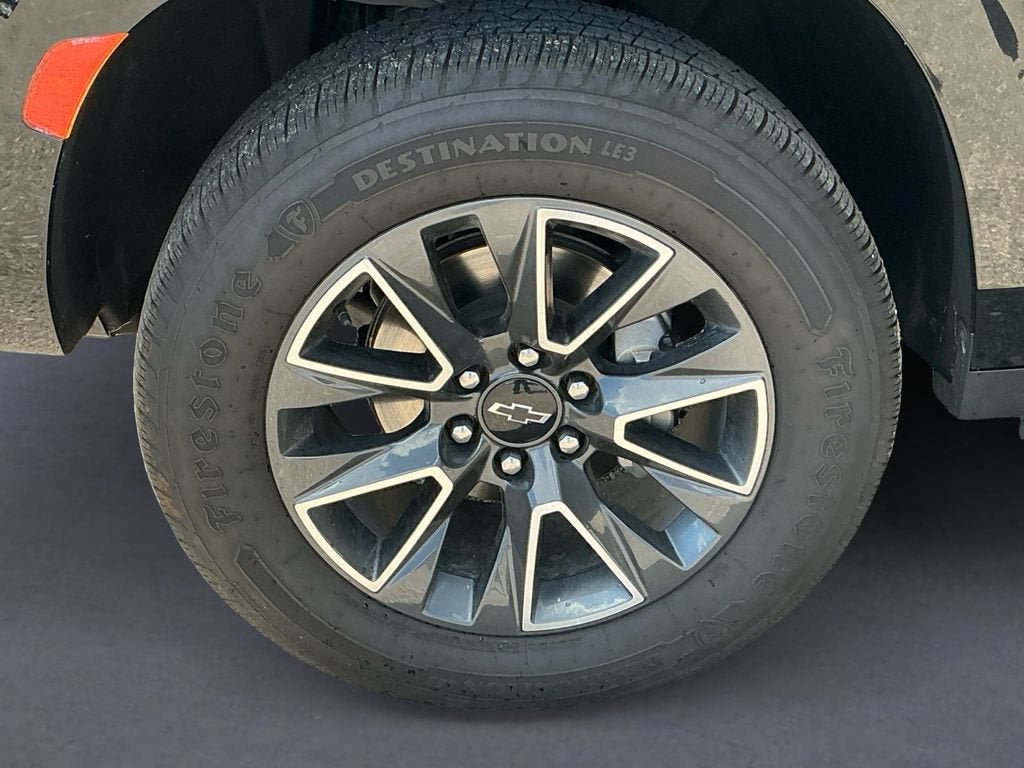 Used 2024 Chevrolet Tahoe Z71 w/ Luxury Package AWD/4WD image 9