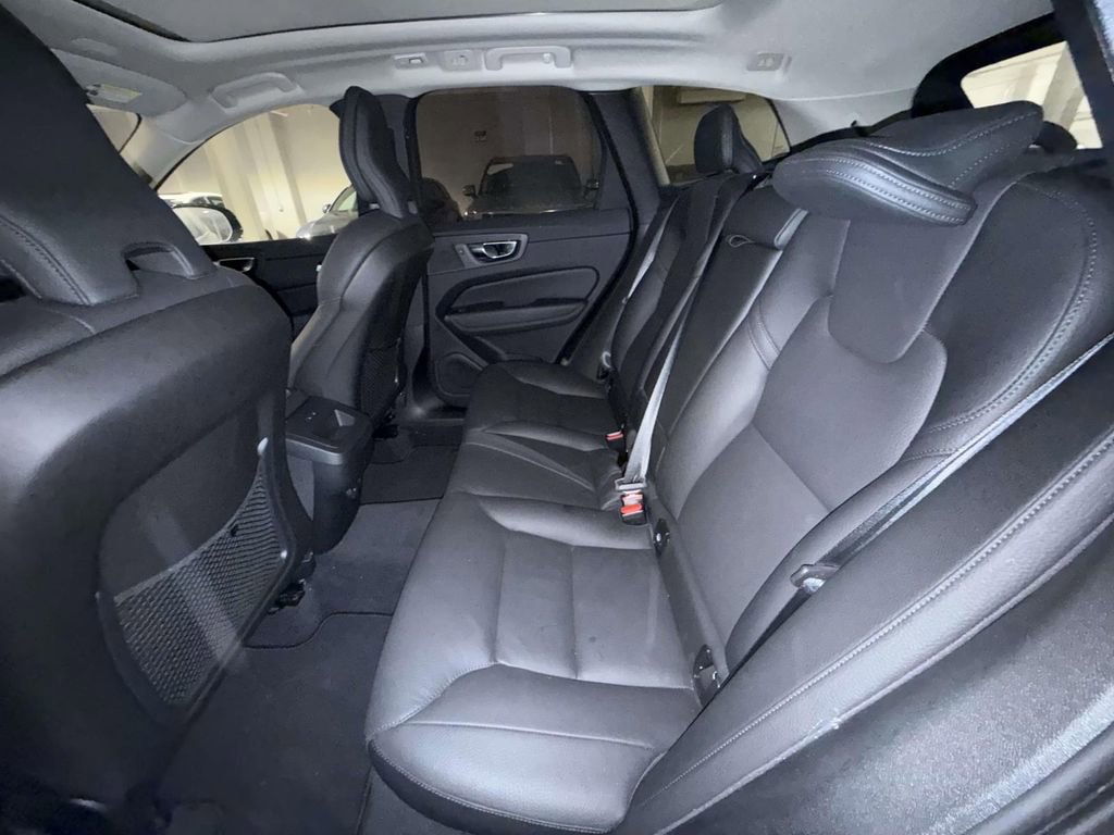 Used 2025 Volvo XC60 B5 Plus AWD/4WD image 5