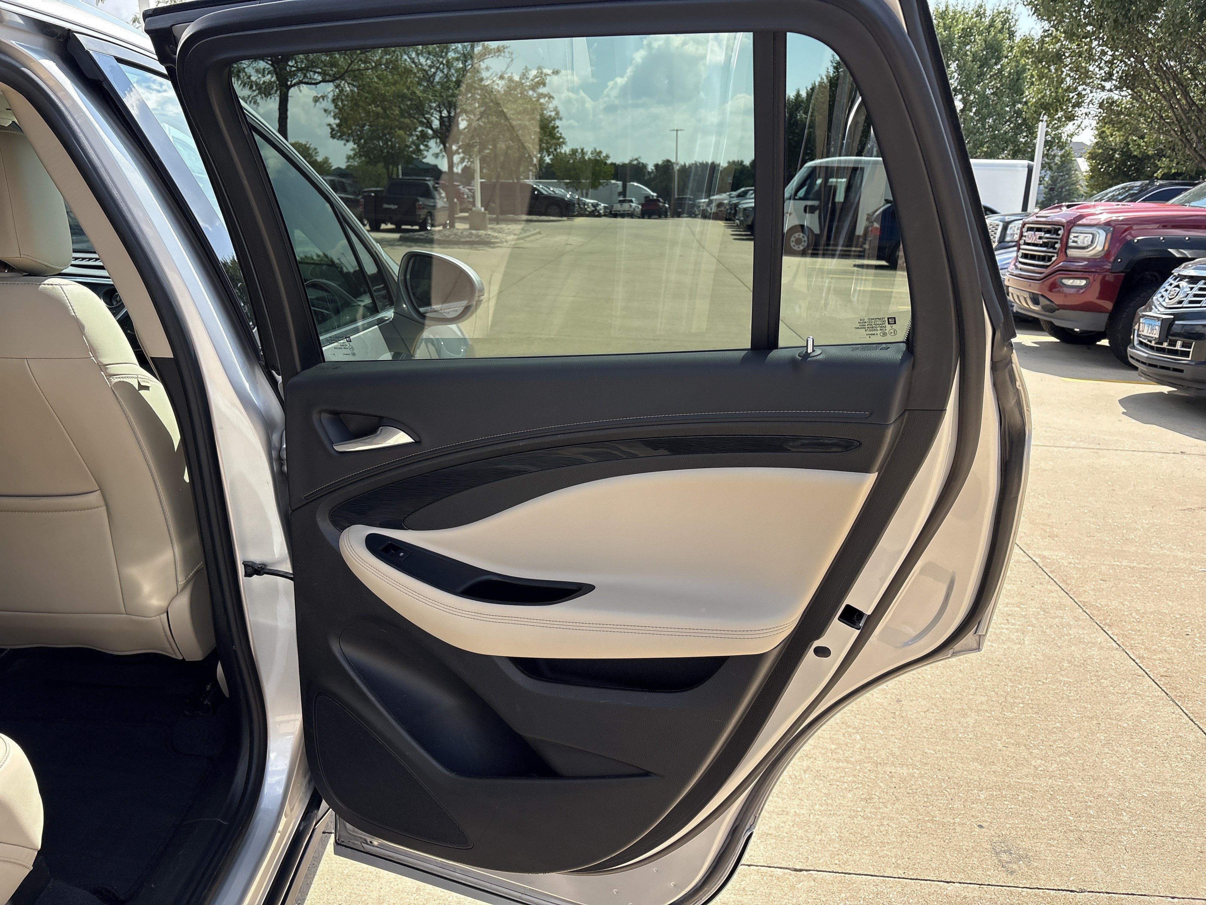 Used 2017 Buick Envision Essence FWD image 15