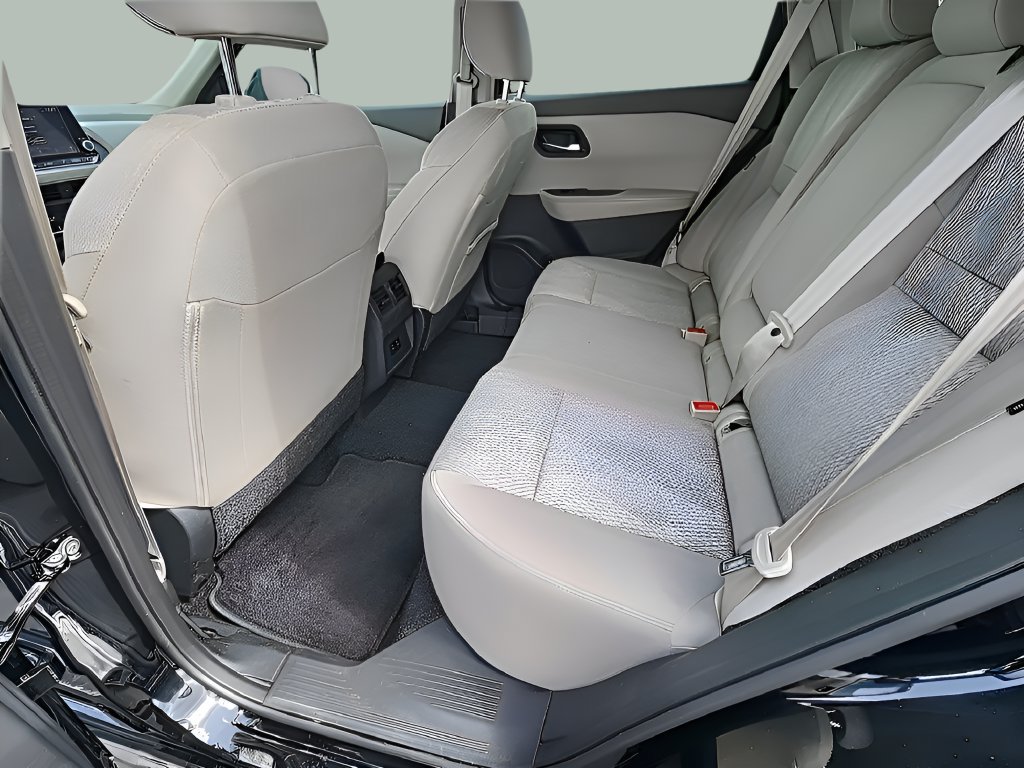 Used 2025 Nissan Rogue SV AWD/4WD image 18