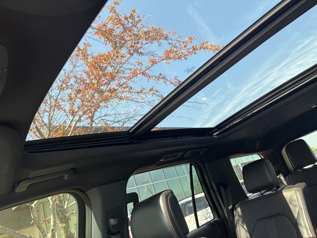 Used 2022 Ford Expedition Platinum AWD/4WD image 2