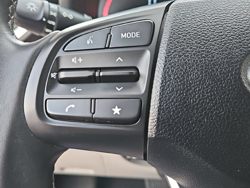 Used 2025 Hyundai Venue SEL FWD image 21