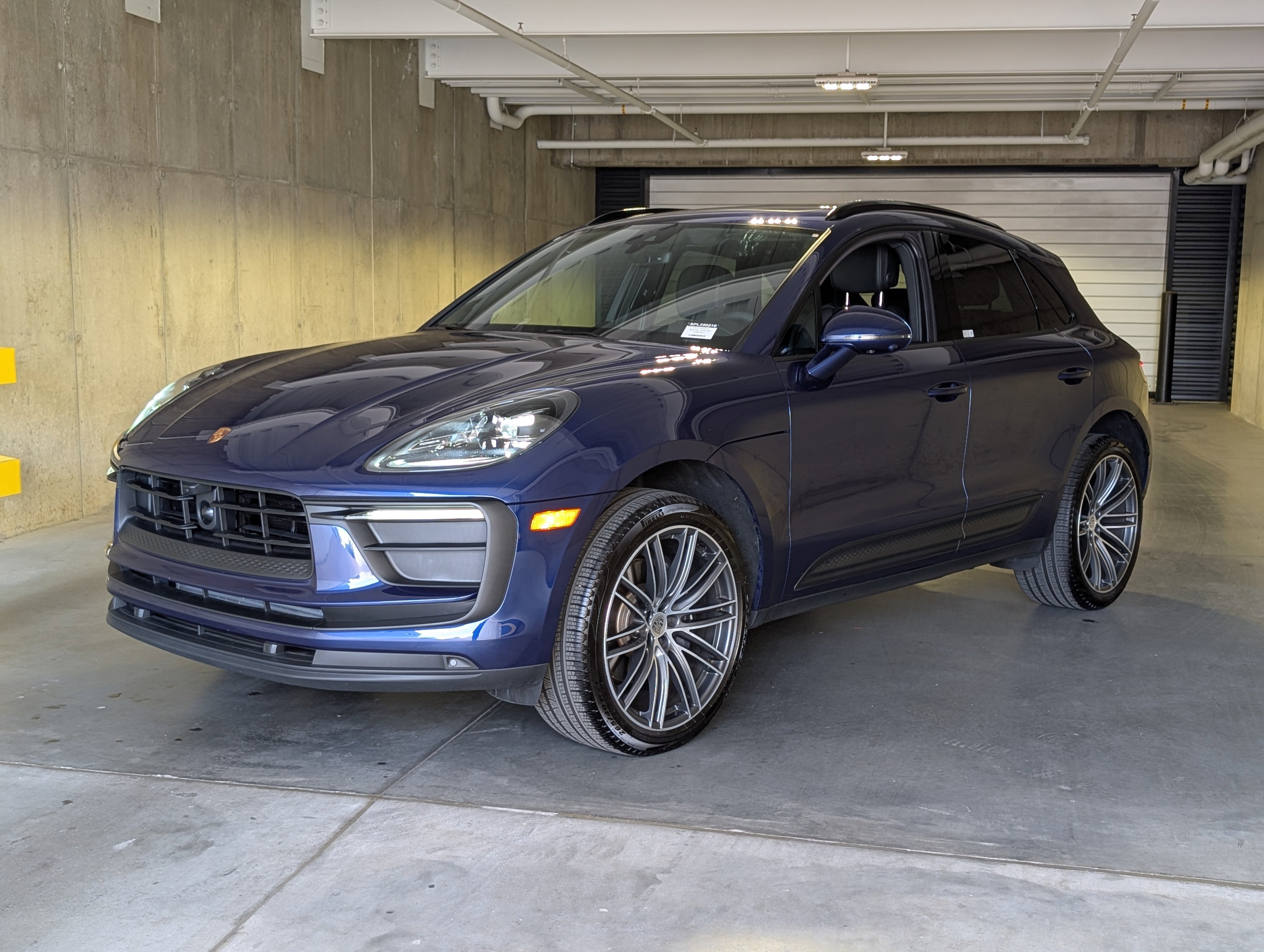 Used 2025 Porsche Macan image 1