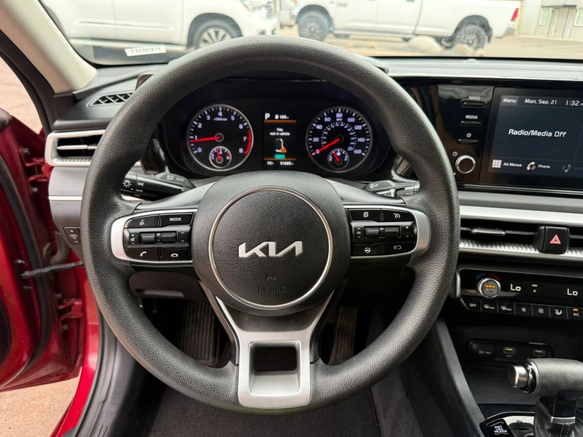 Used 2022 Kia K5 LXS FWD image 26