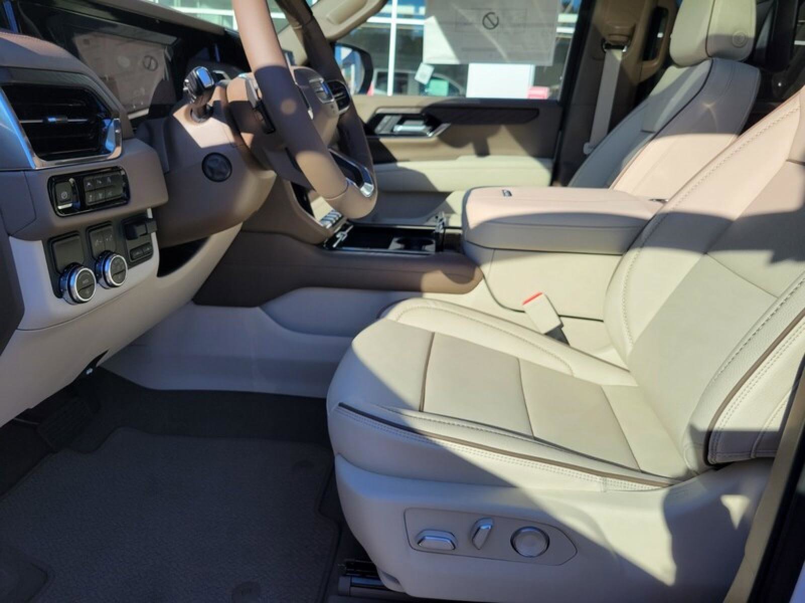 New 2026 GMC Yukon XL Denali w/ Denali Reserve Package image 22