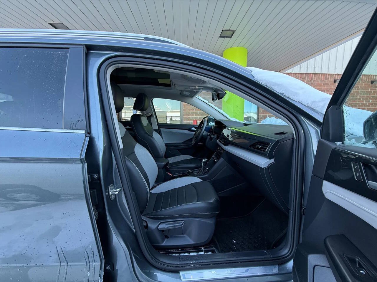 Used 2022 Volkswagen Taos SEL w/ Panoramic Sunroof Package AWD/4WD image 21
