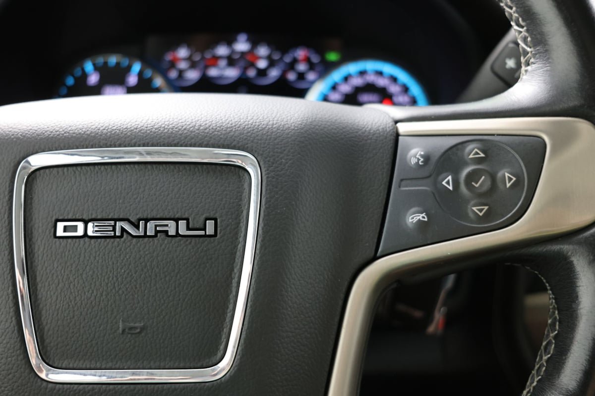 Used 2019 GMC Sierra 2500 Denali w/ Duramax Plus Package AWD/4WD image 27