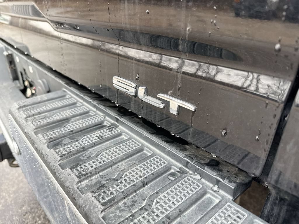 Used 2021 GMC Sierra 2500 SLT w/ SLT Preferred Package AWD/4WD image 18