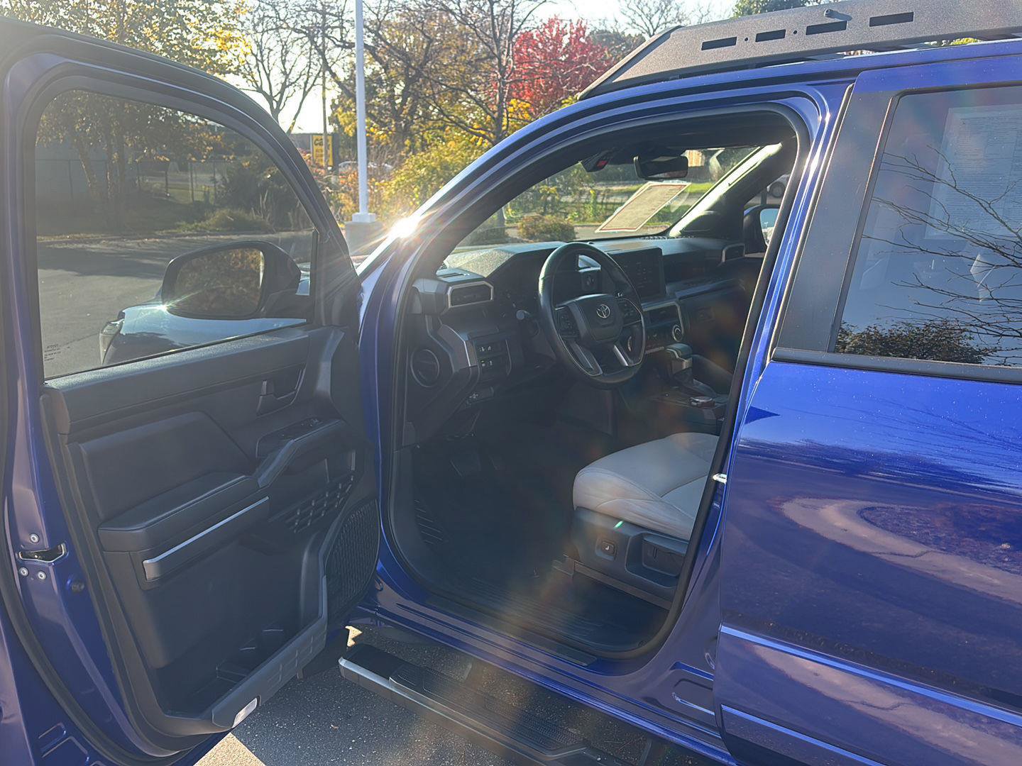 Used 2024 Toyota Tacoma SR5 w/ SR5 Upgrade Package AWD/4WD image 2
