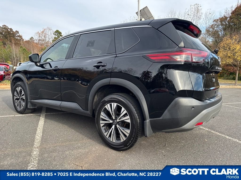 Used 2023 Nissan Rogue SV image 3