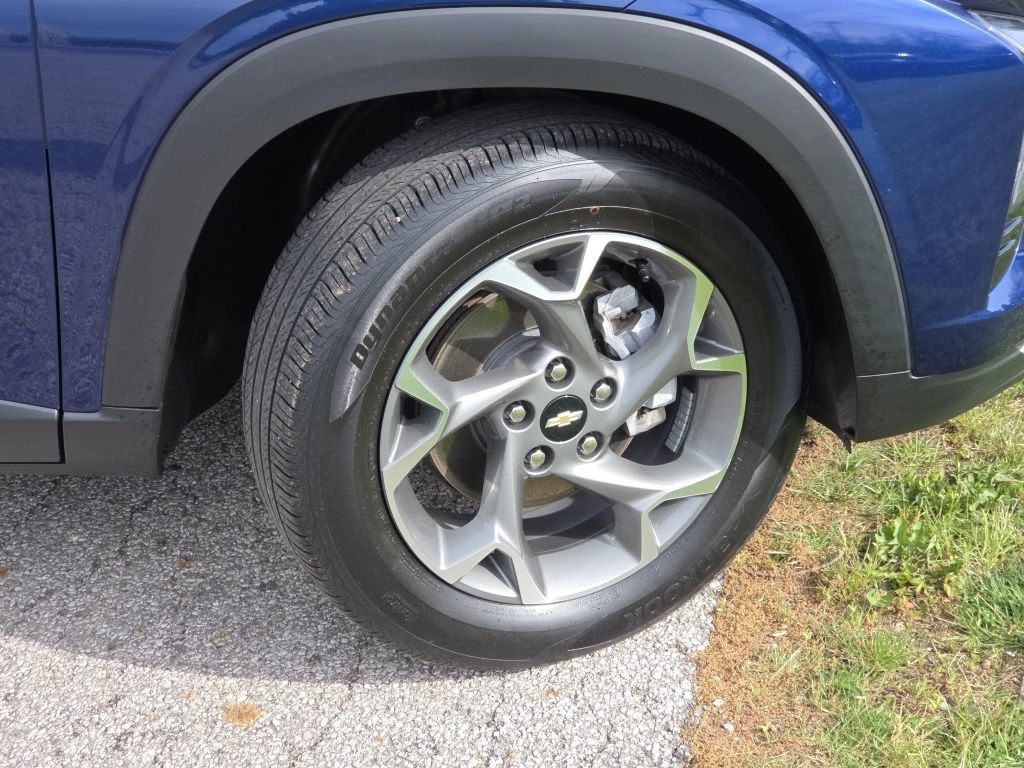 Used 2024 Chevrolet Trax LT w/ Driver Confidence Package FWD image 17