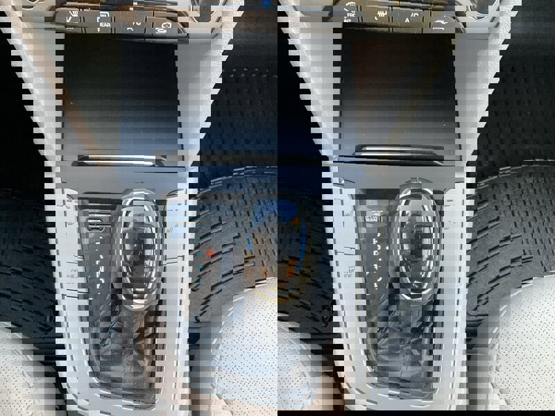 Used 2017 Hyundai Elantra Limited image 22