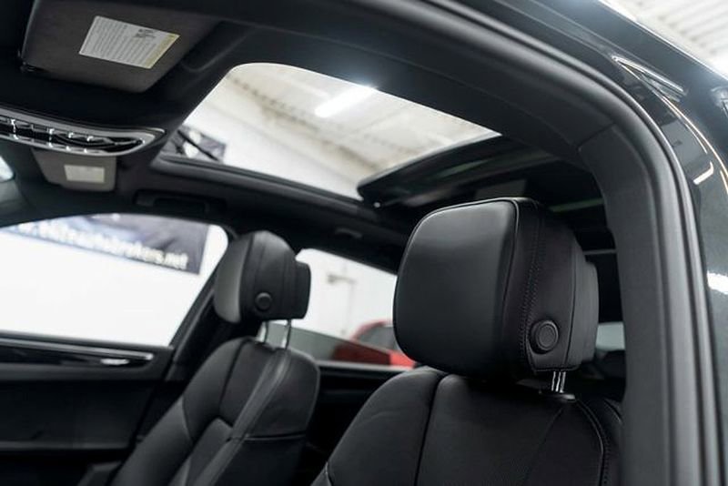 Used 2023 Porsche Macan image 8