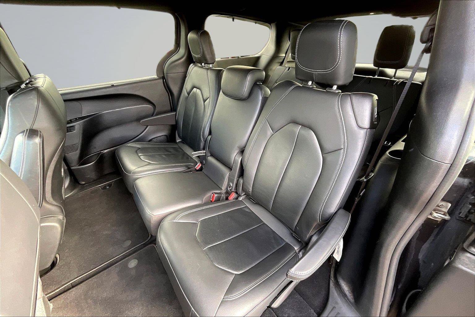 Used 2021 Chrysler Pacifica Touring-L w/ S Appearance Package FWD image 24