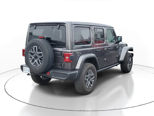 Used 2025 Jeep Wrangler Sahara AWD/4WD image 3