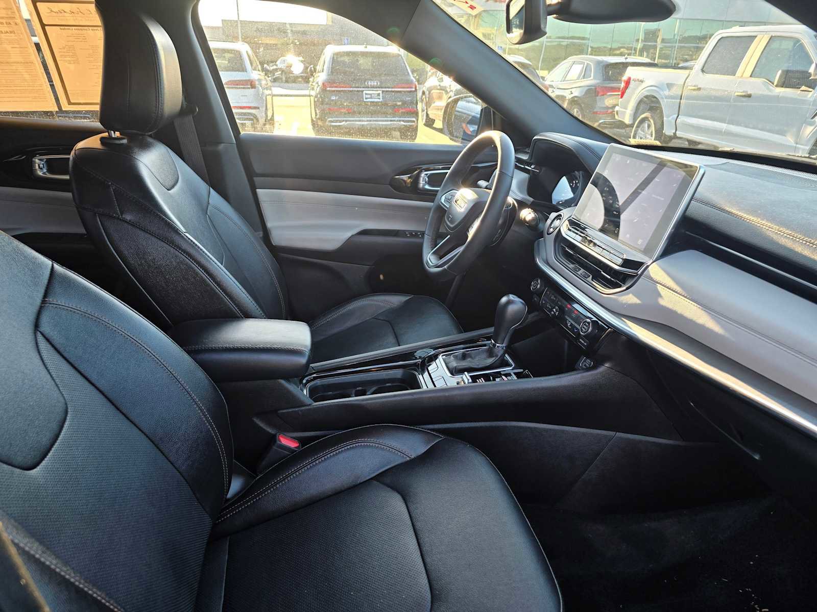 Used 2023 Jeep Compass Limited image 11