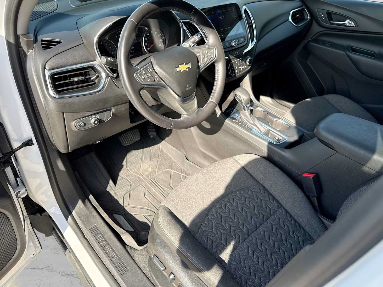 Used 2022 Chevrolet Equinox LT AWD/4WD image 2