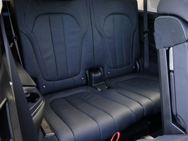Used 2020 BMW X7 xDrive40i w/ Premium Package image 16