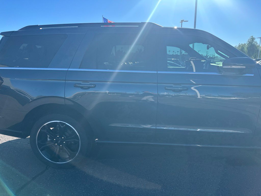 Used 2024 Ford Expedition Limited AWD/4WD image 9