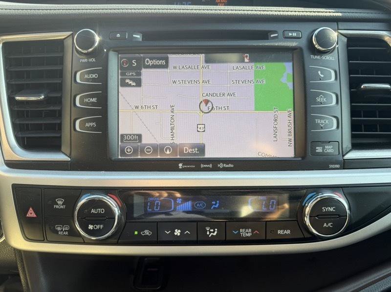 Used 2019 Toyota Highlander XLE FWD image 22