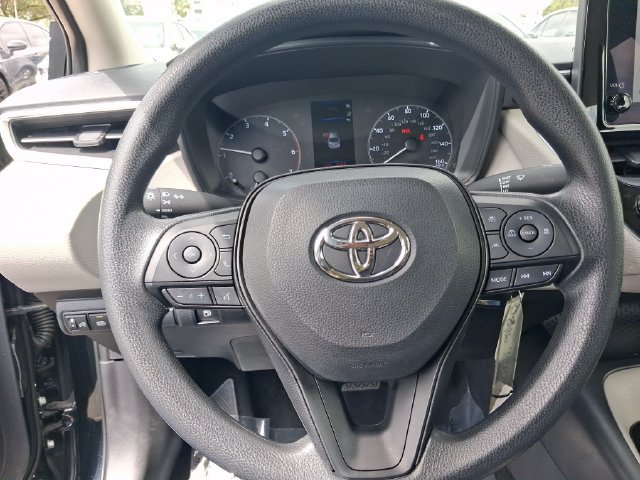 Used 2025 Toyota Corolla LE FWD image 15