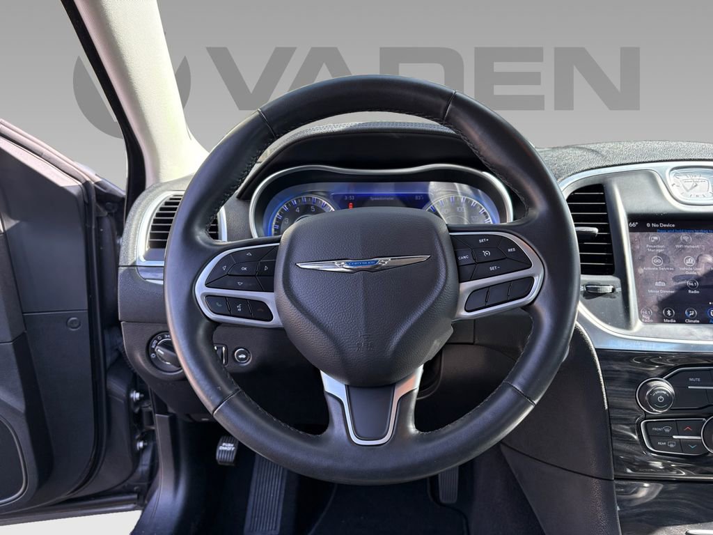 Used 2019 Chrysler 300 Touring w/ Chrome Appearance Package image 13