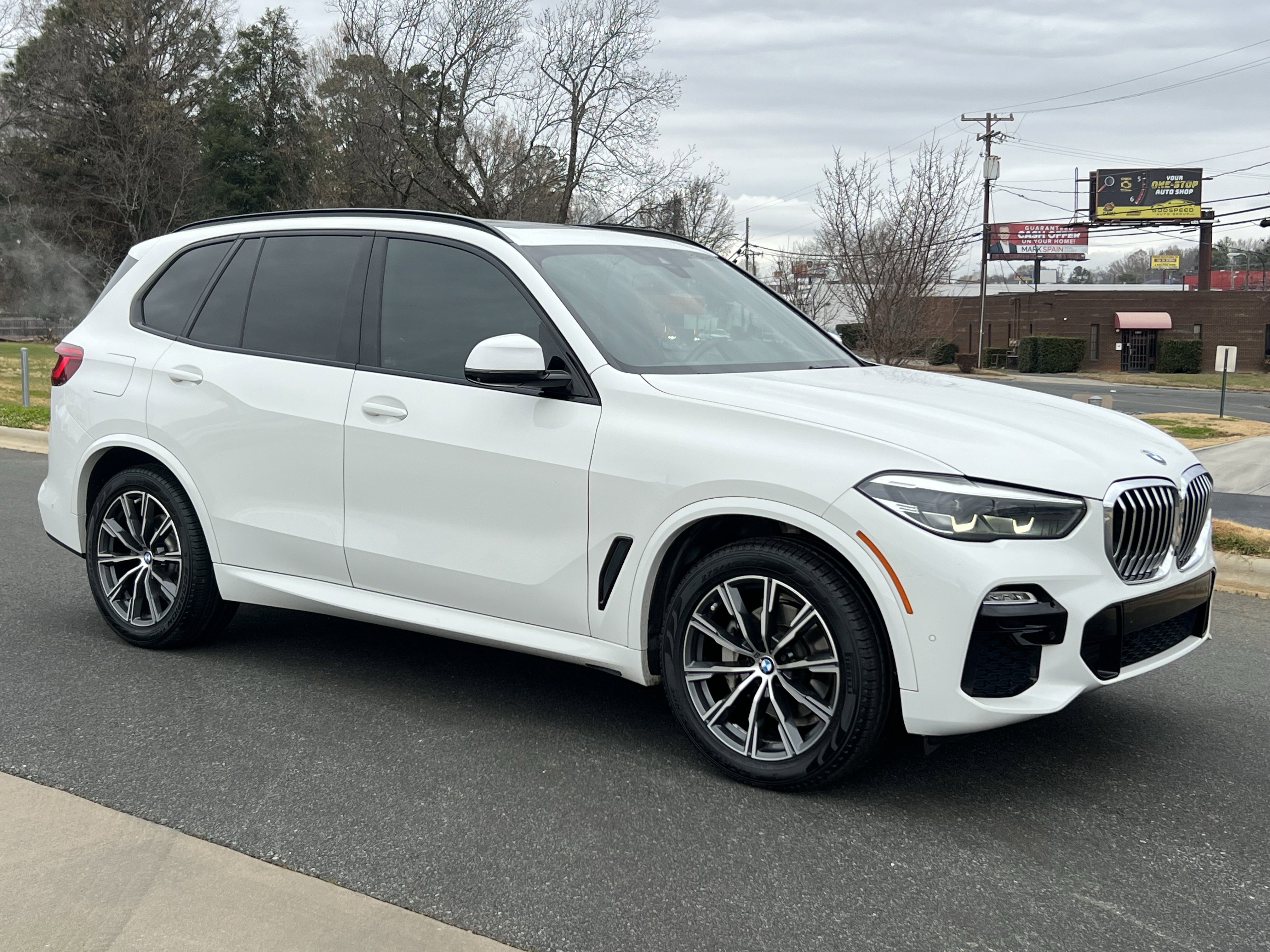 Used 2019 BMW X5 xDrive40i w/ M Sport Package image 2
