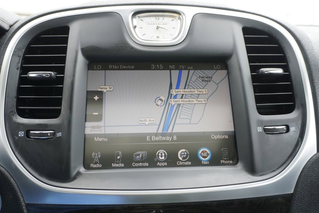 Used 2016 Chrysler 300 C RWD image 15