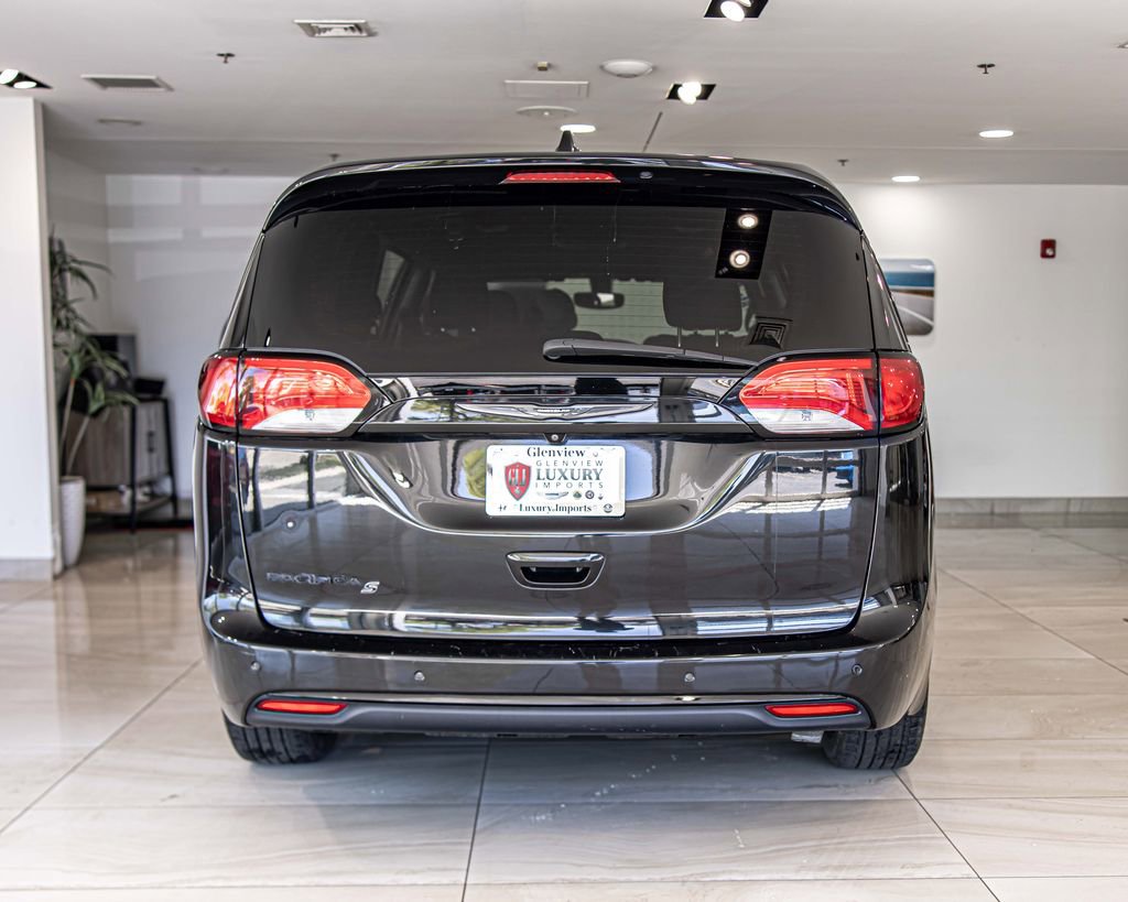 Used 2019 Chrysler Pacifica Touring Plus w/ S Appearance Package FWD image 13