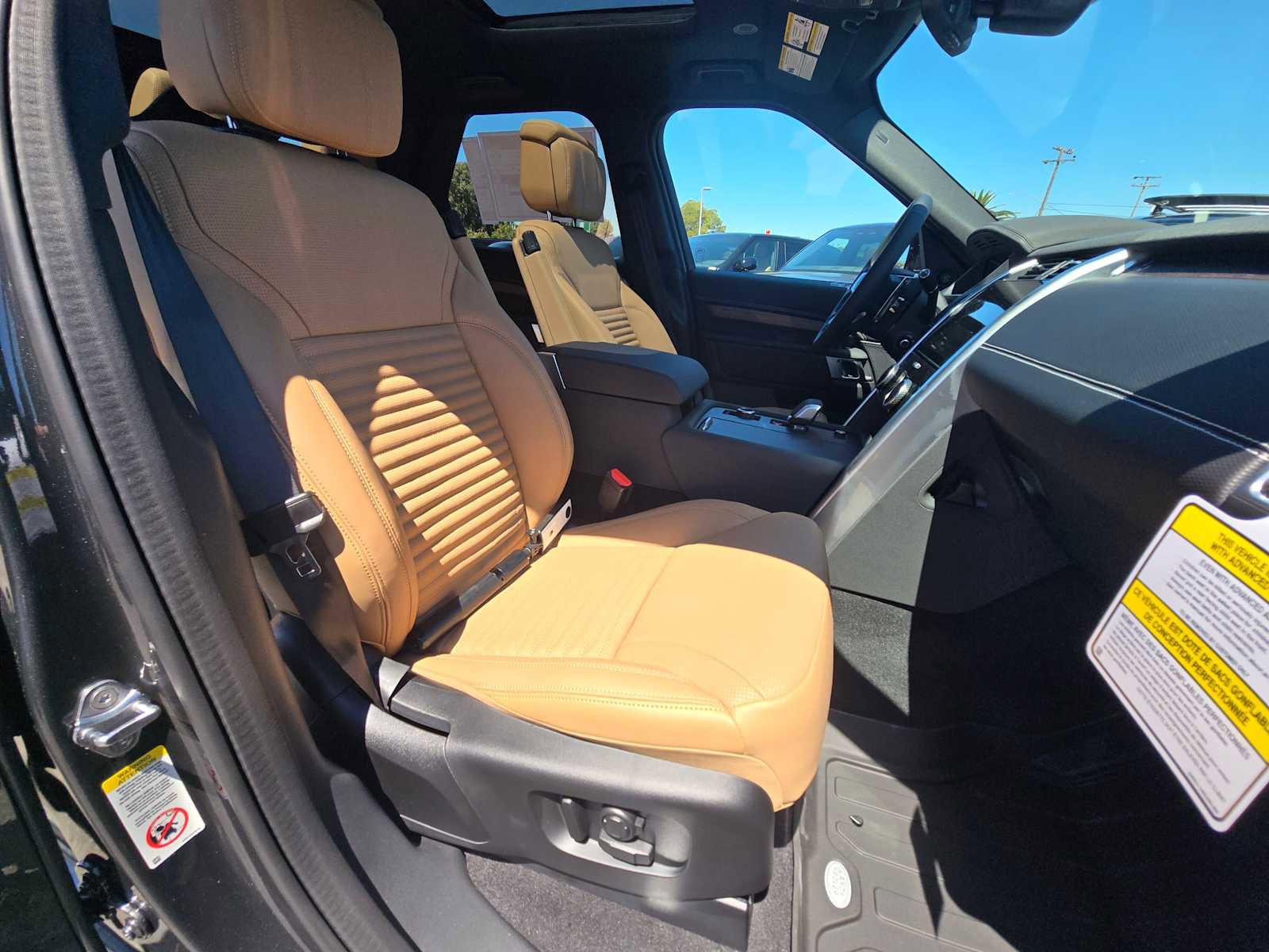 New 2025 Land Rover Discovery Dynamic SE image 11