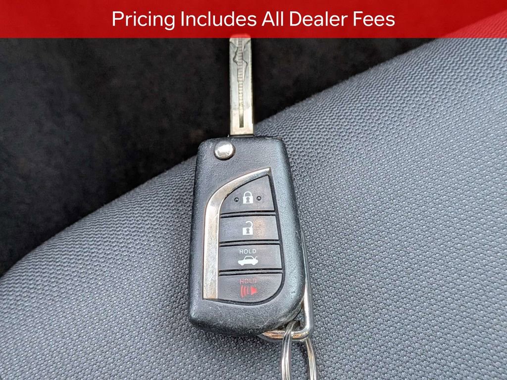 Used 2020 Toyota Corolla LE FWD image 28