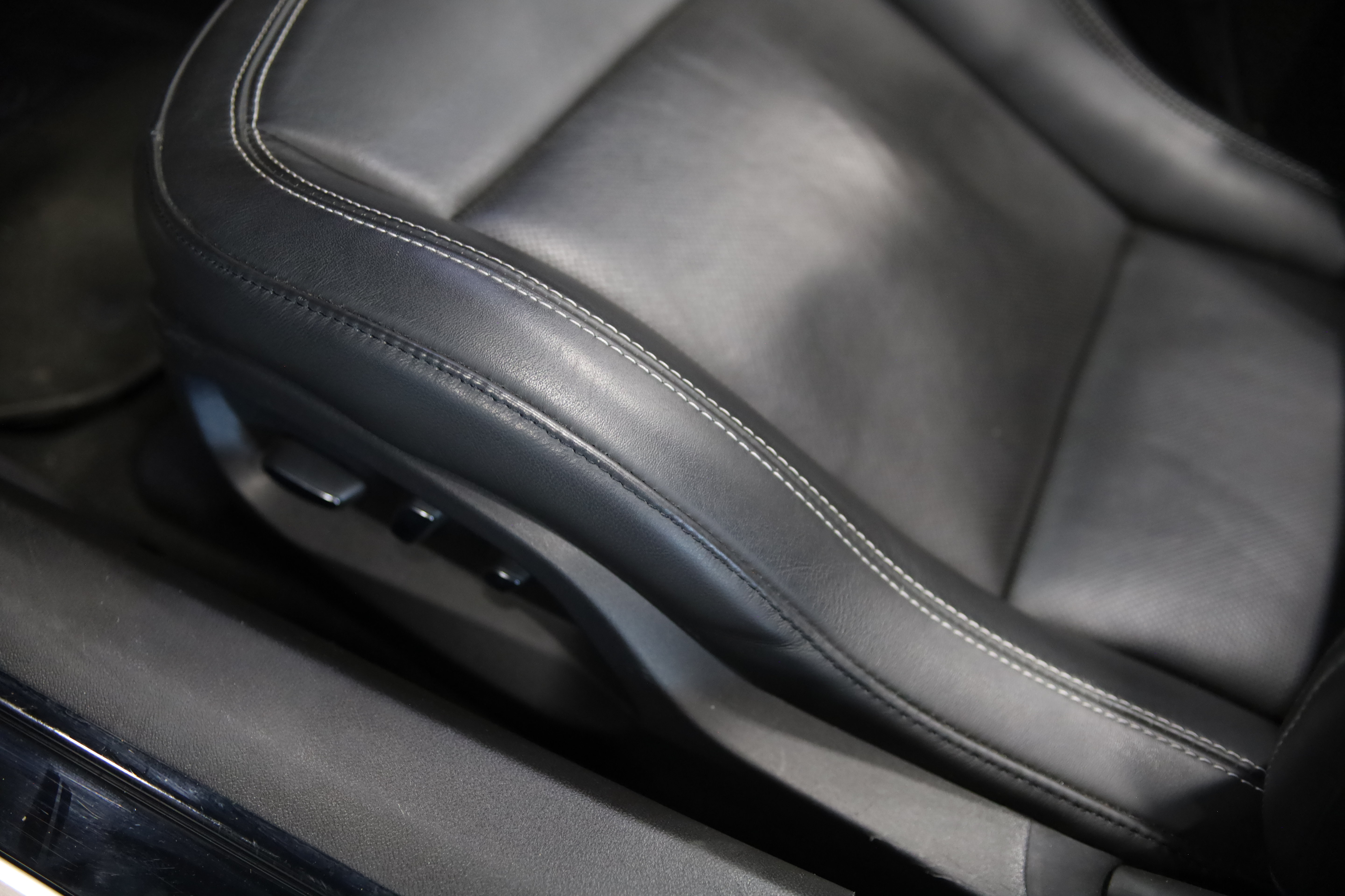 Used 2015 Chevrolet Corvette Stingray Convertible w/ 3LT Preferred Equipment Group RWD image 21