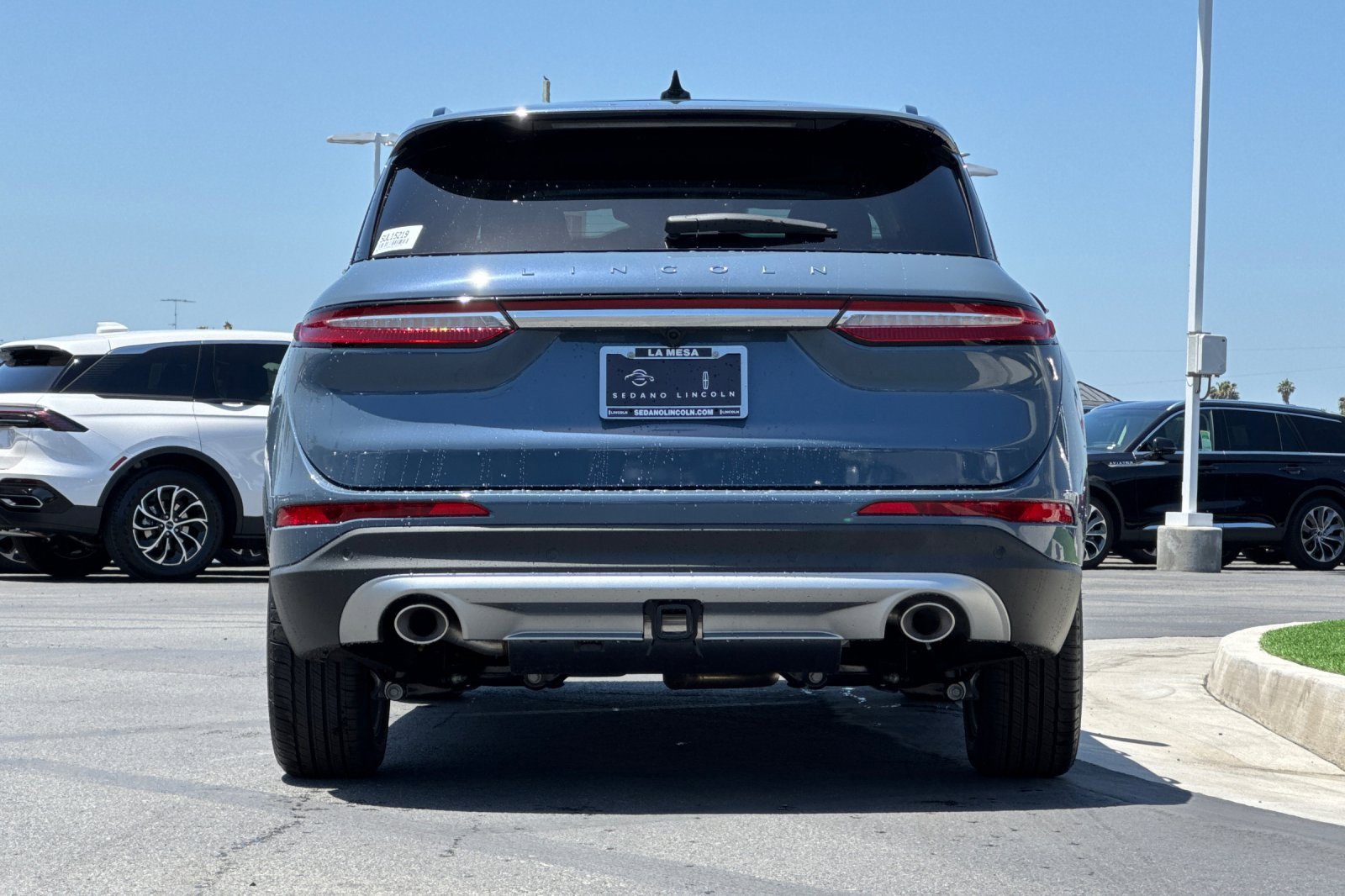 New 2025 Lincoln Corsair Reserve w/ Equipment Group 202A image 4